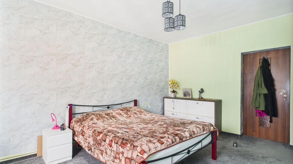 Vilă spațioasă cu 6 camere în Dumbrăvița - Poză 16