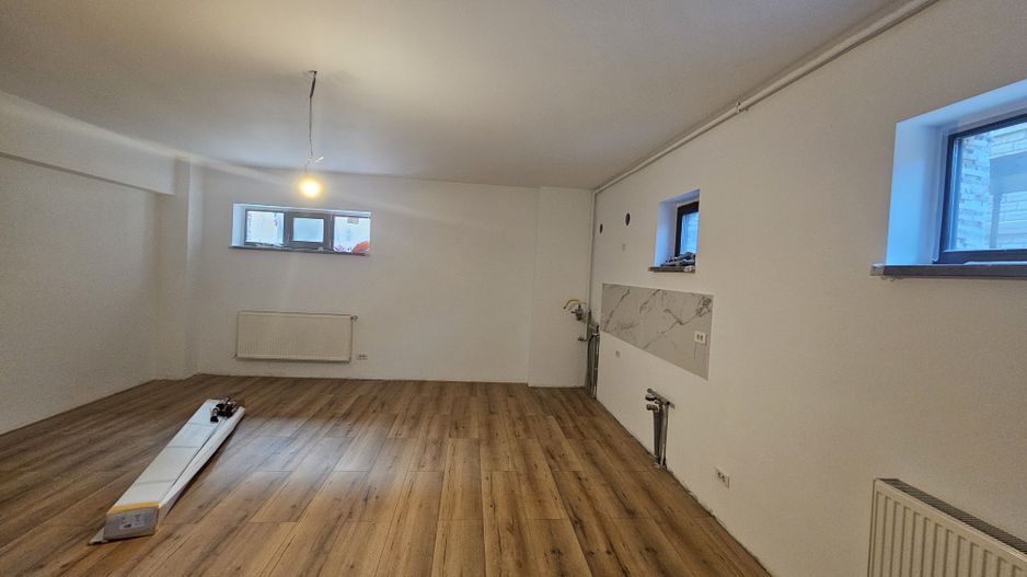 Apartament nemobilat - ideal spatiu comercial - Poză 3