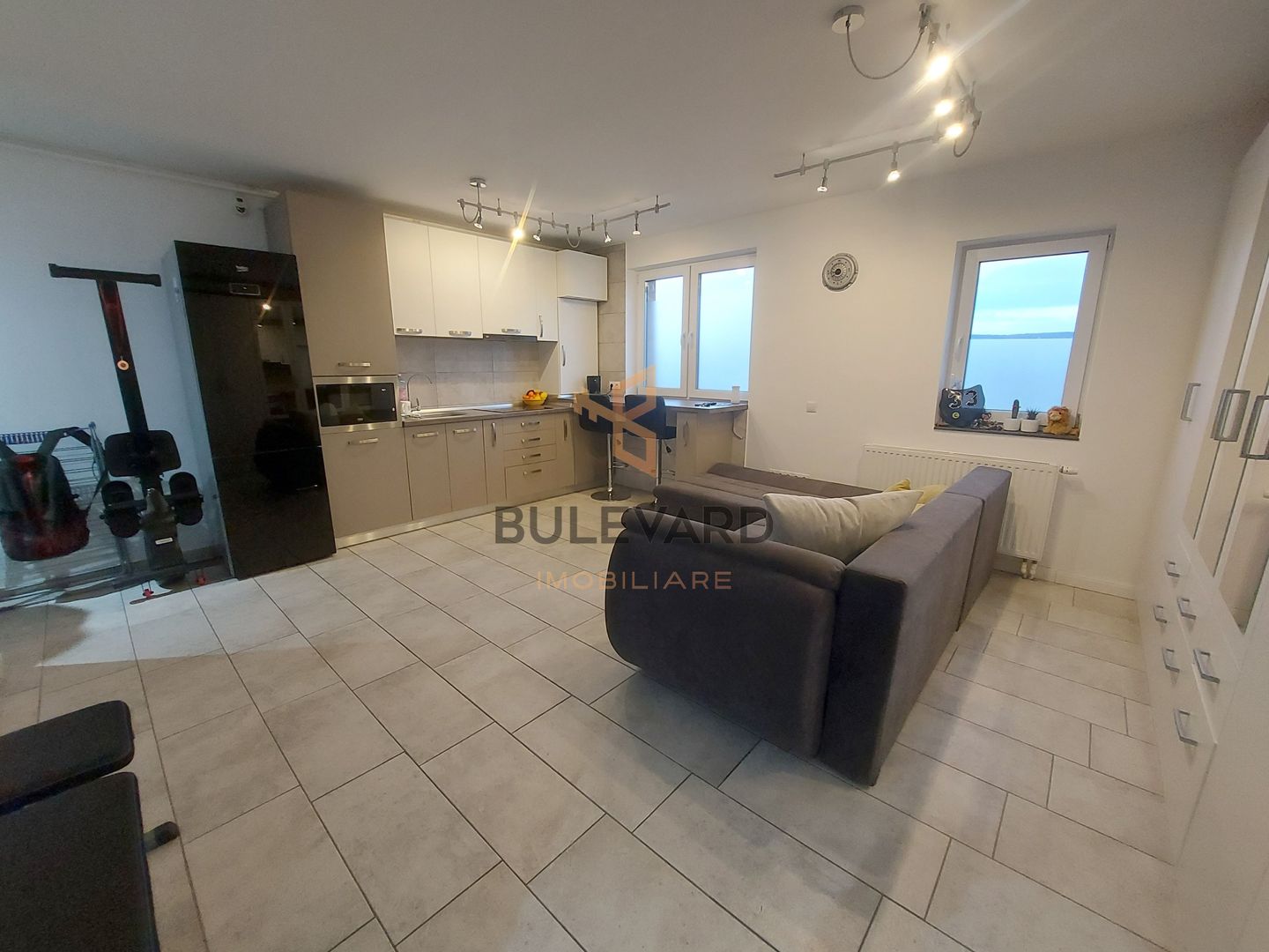 Apartament cu terasa de 16mp + 2 parcari subterane! - Poză 1