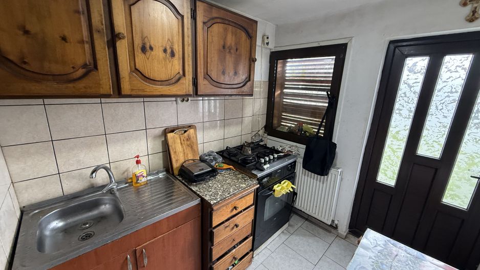 Casă corp C1 84mp + casă corp C2 51mp+garaj+ grădină și teren 889mp - Poză 13