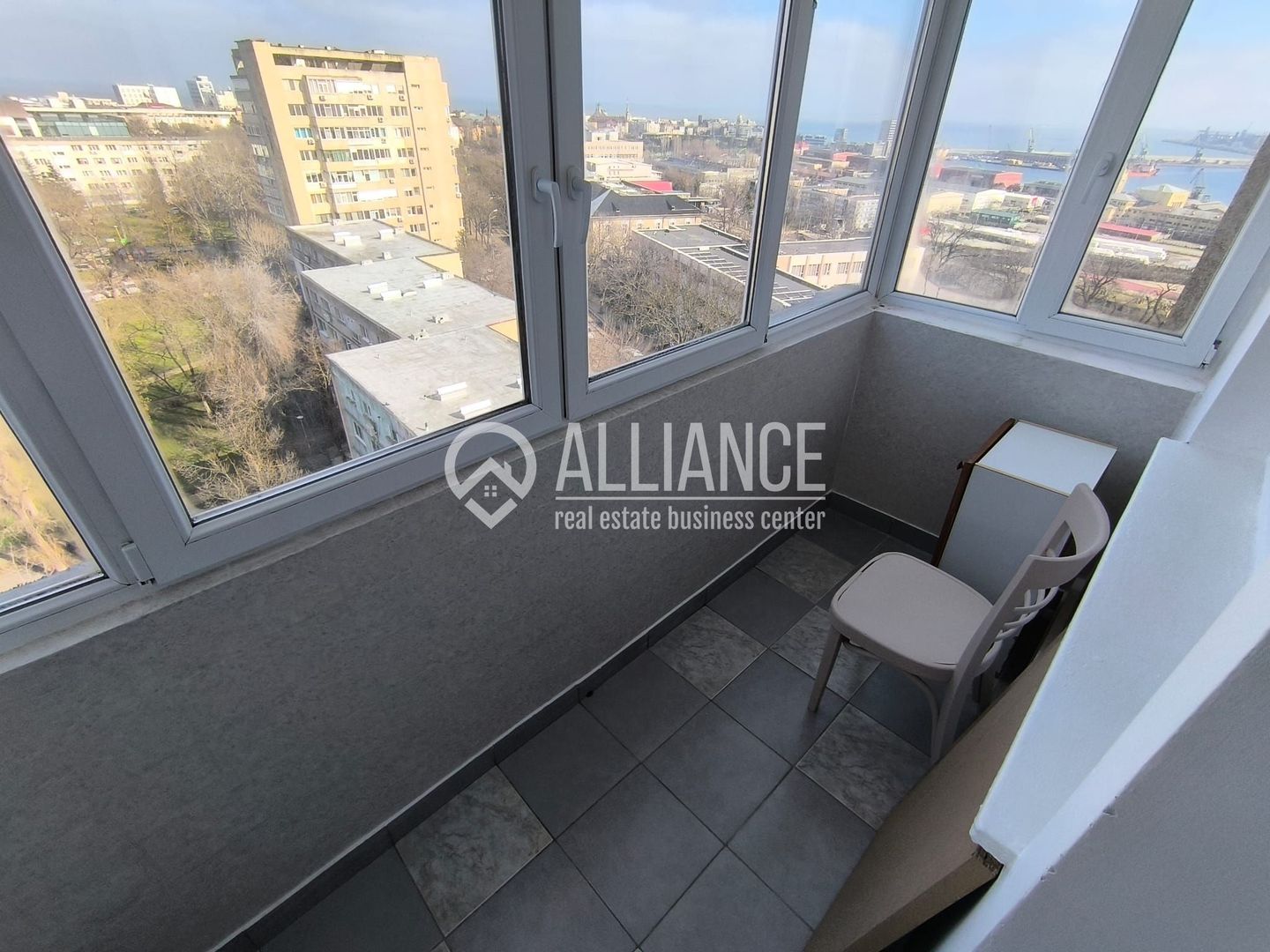 CENTRU TRAIAN(cod03)- 2 camere insorite si cu panorama catre port! - Poză 3