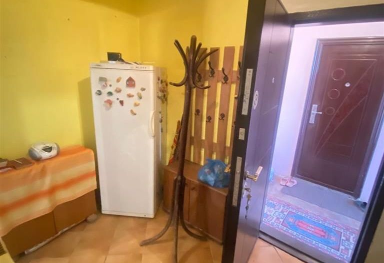 Apart la casa Bogdanestilor  curte  acces cu masina centrala proprie - Poză 13