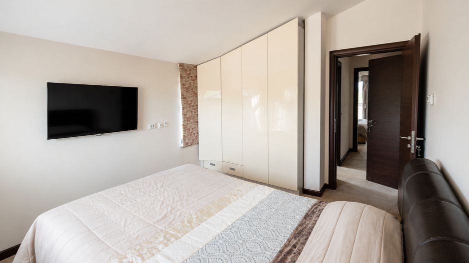 Vila cu piscina, 6 camere, 254mp utili, 815mp teren, com. Berceni - Poză 9