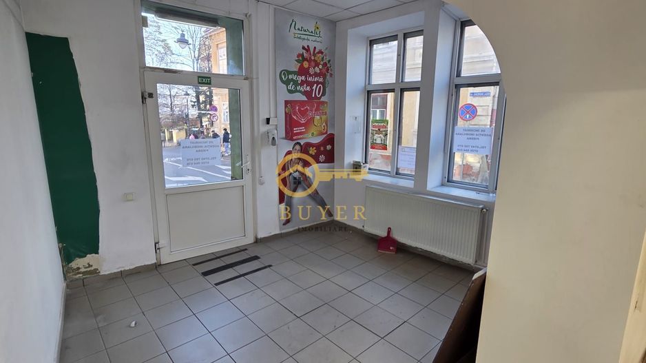 Spatiu comercial Ultracentral de inchiriat, 69mp– vitrina la strada - Poză 2