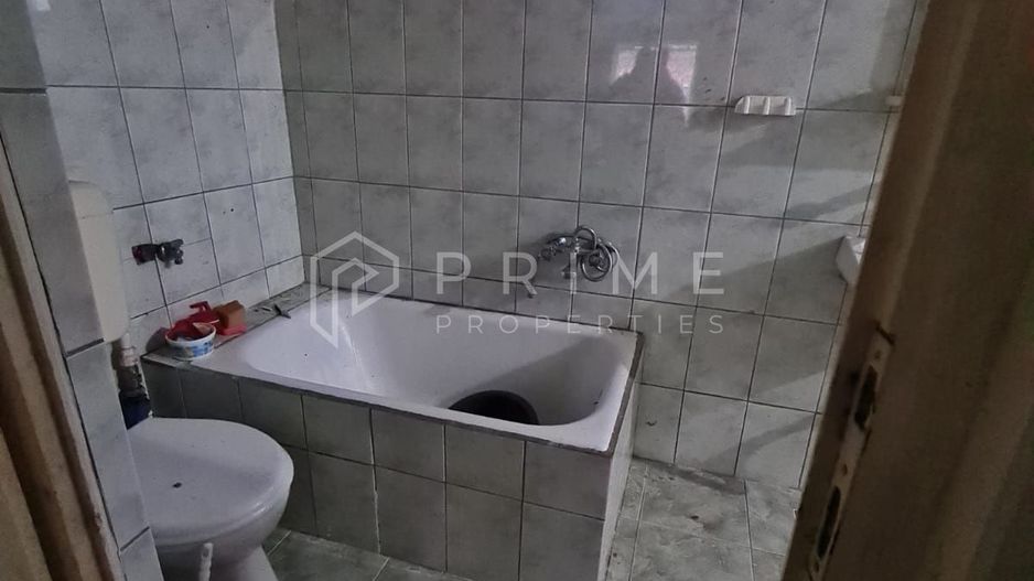 Casă cu teren de 1.000 m² – utilități complete, ideală pentru renovare - Poză 5