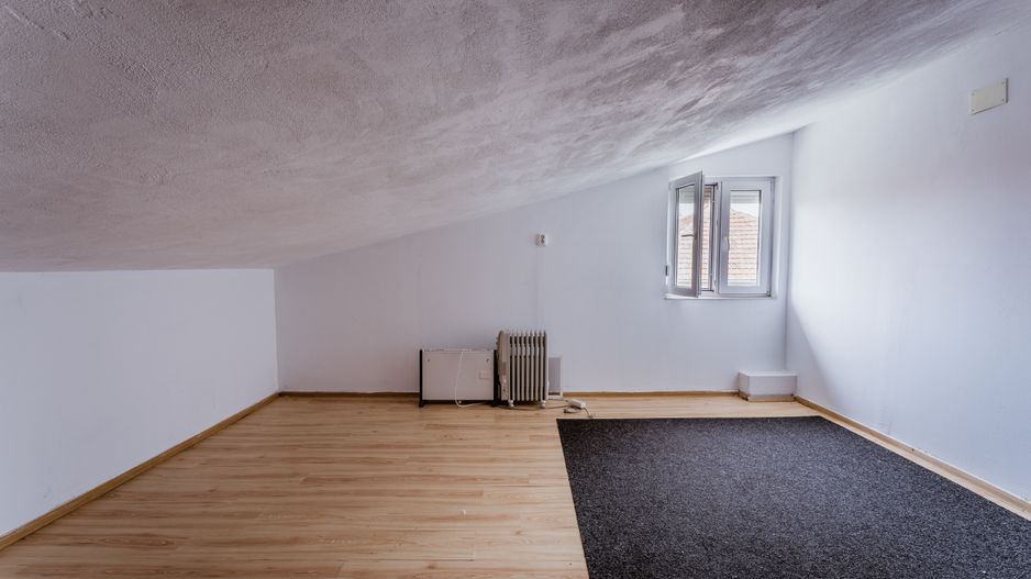 Casă cu 2 camere în Bujac - Poză 15