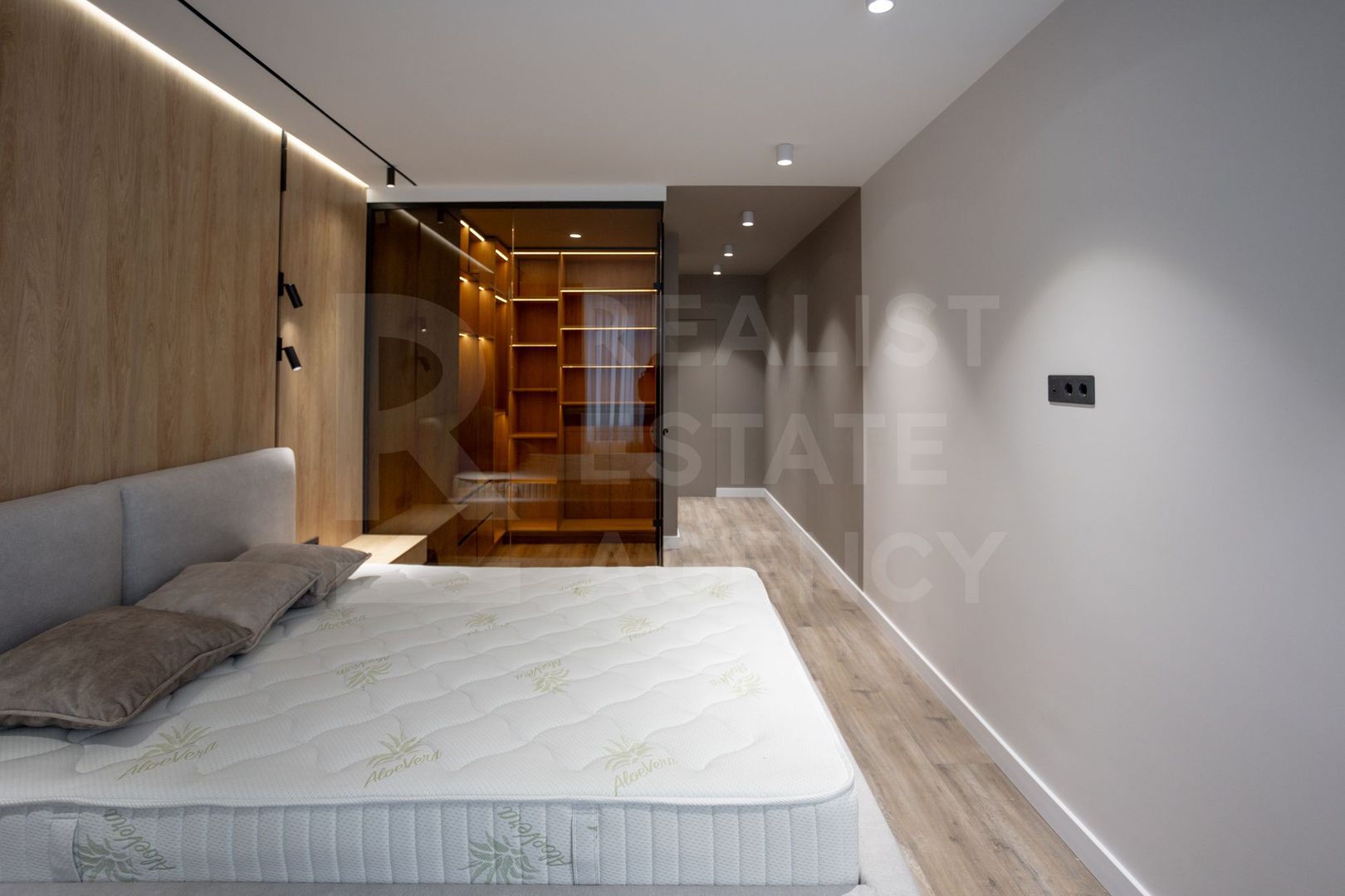 Vânzare, apartament, 2 odăi + living, str. Tricolorului, Centru - Poză 11