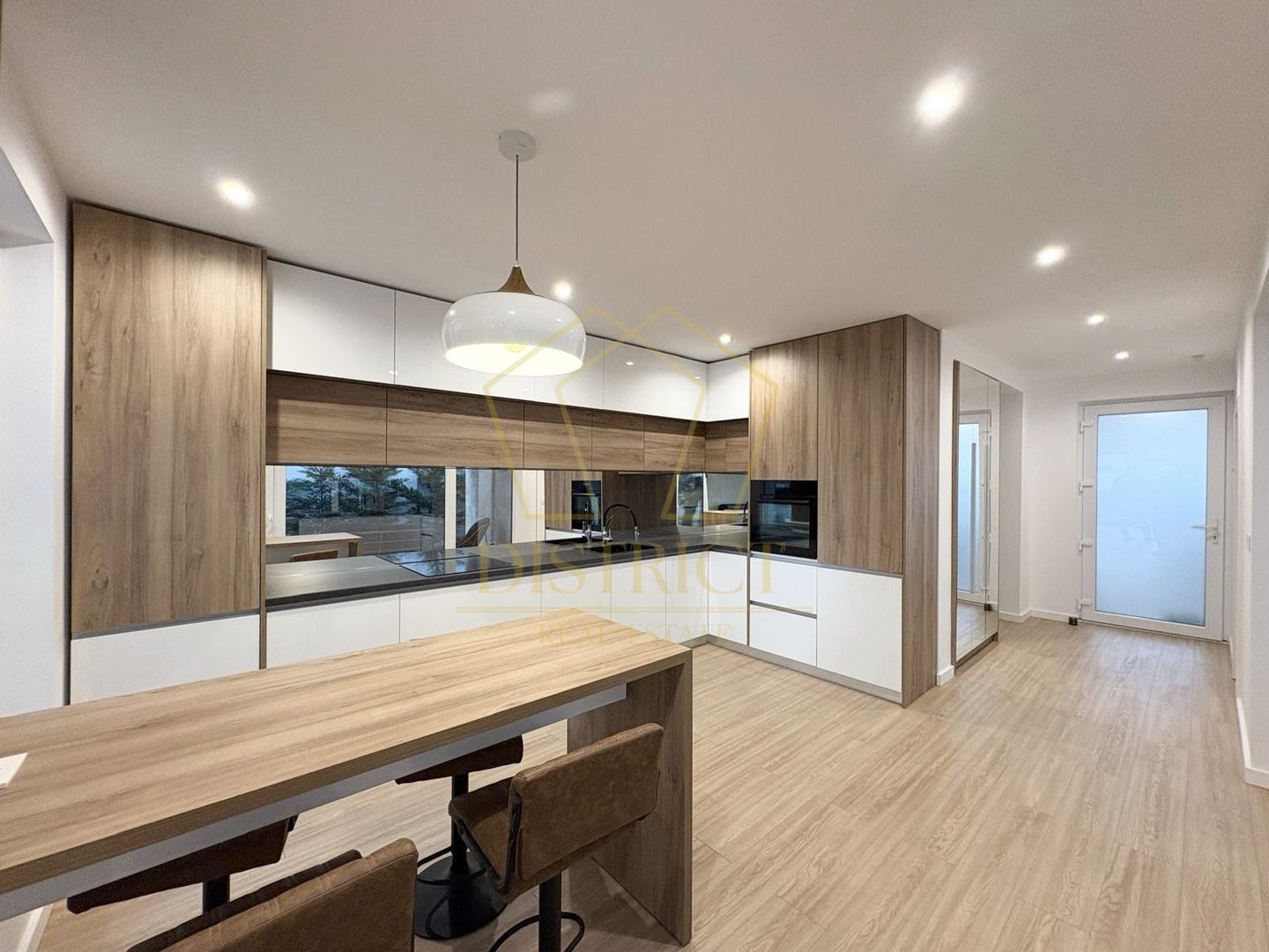 COM 0% | Duplex deosebit cu 4 camere, despărțit prin camera tehnica | Girocului - Poză 2