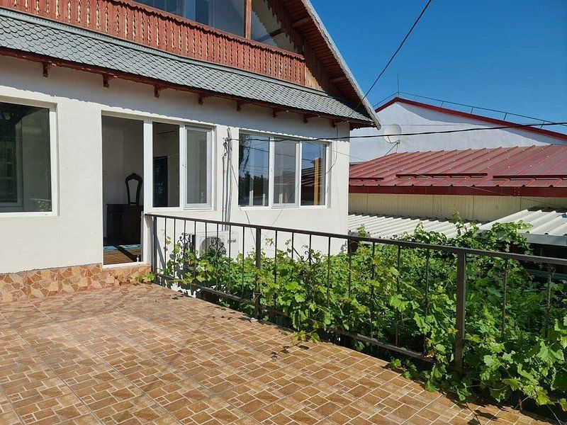 De inchiriat - casa P+1E+M - zona Port, langa liceul de Marina - Poză 1