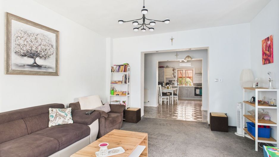 Vilă spațioasă cu 6 camere în Dumbrăvița - Poză 11