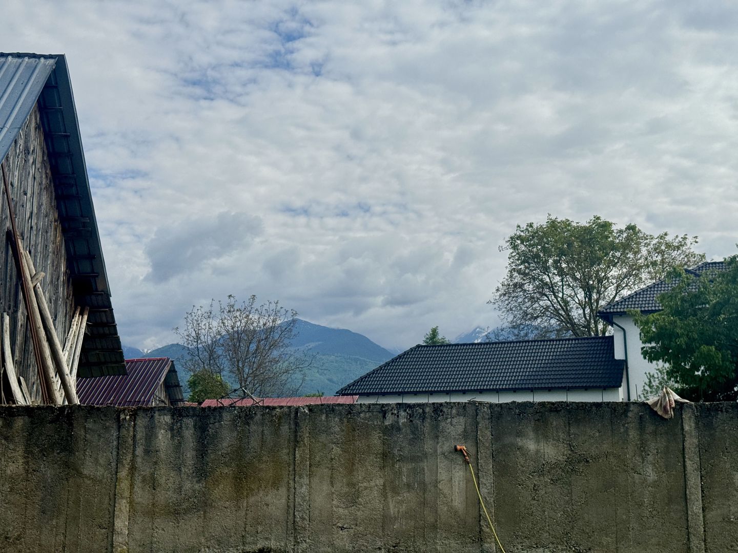 Casa individuala in Arpasu de Sus, teren mare, partial renovata - Poză 7