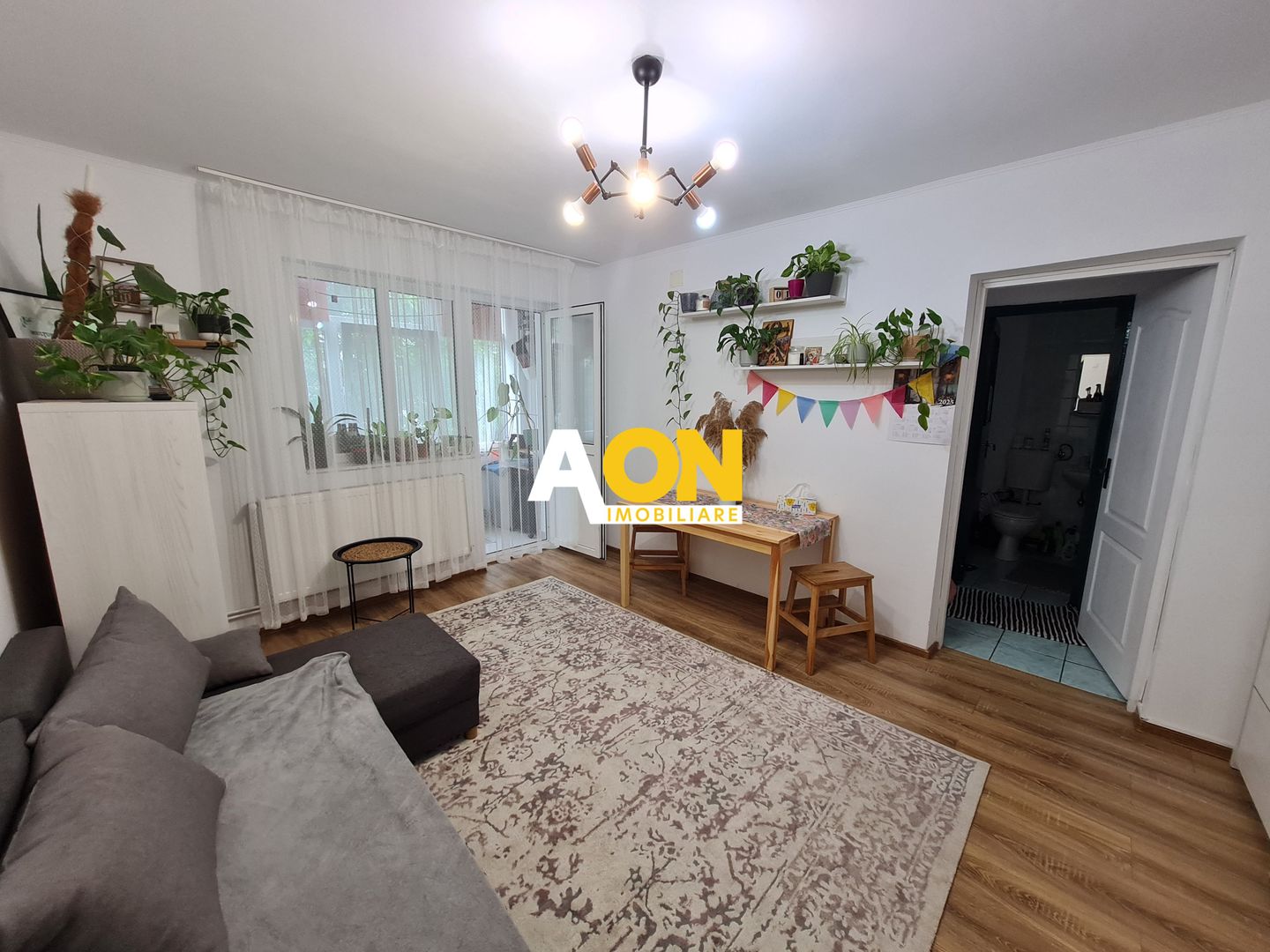 Apartament 3 Camere, 49,5 mp, Etaj 3, Zona Cetate - Poză 2