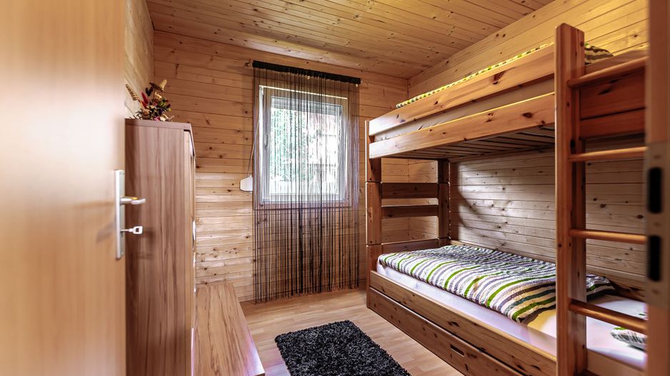 Casa de Lemn cu Piscina si Gradina Impecabila in Vladimirescu! - Poză 8