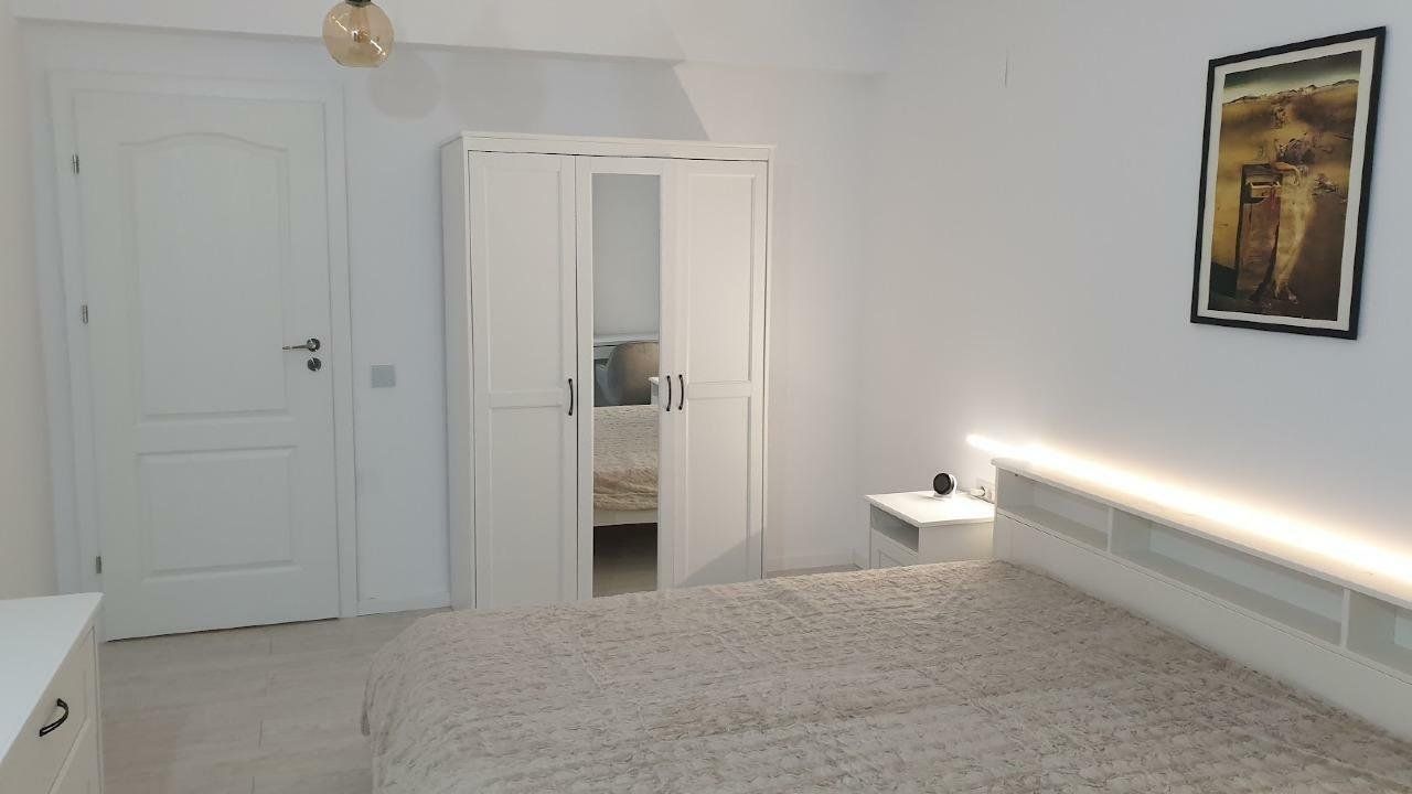 APARTAMENT CU PARCARE SI TERASA ZONA CALEA CALARASILOR - Poză 11