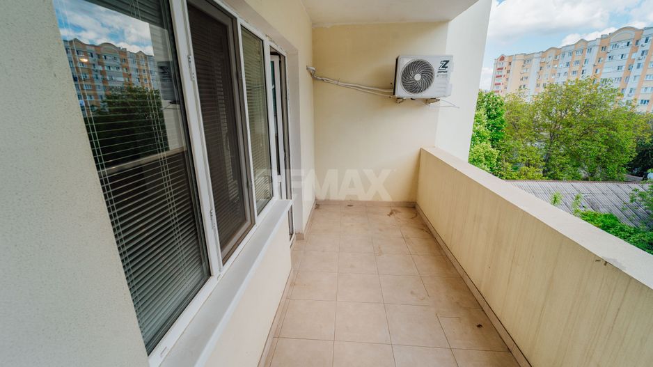 De vinzare Apartament 2 camere si balcon + living cu logie - Poză 4