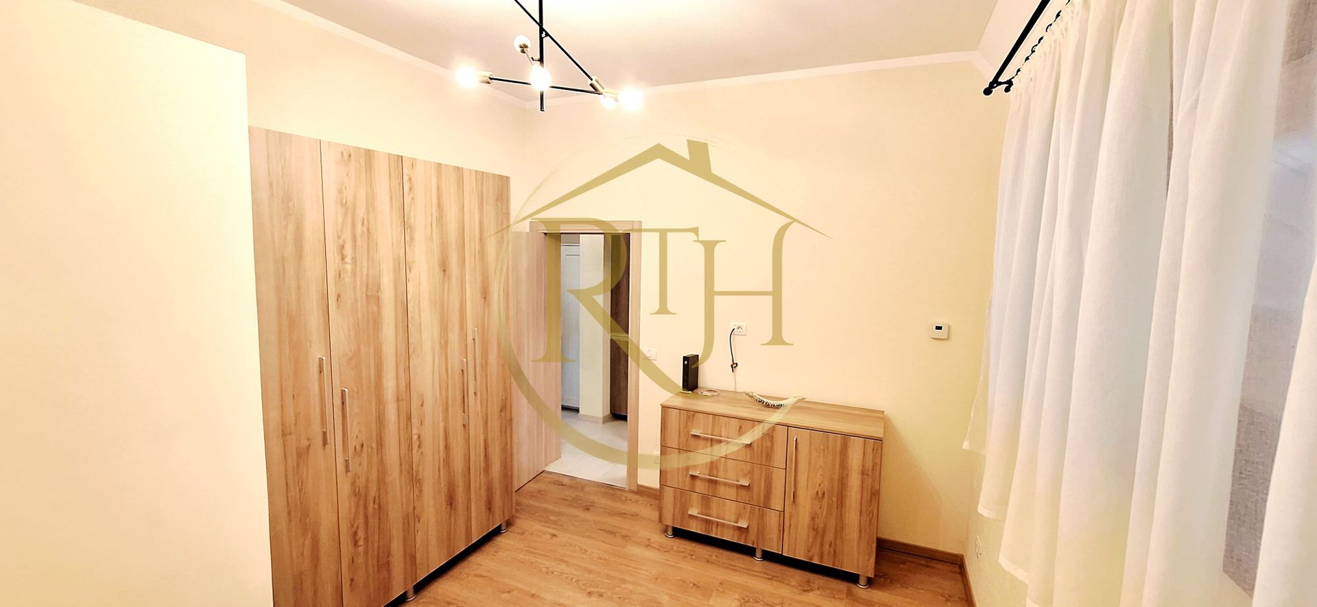 Oferim spre inchiriere, apartament cu 2 camere, curte proprie, parcare, Giroc - Poză 12