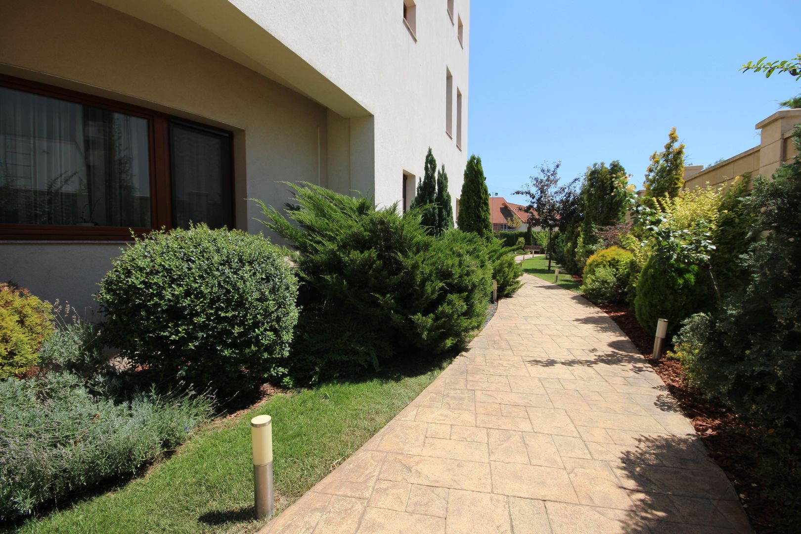 O casa deosebita cu Piscina - Poză 22