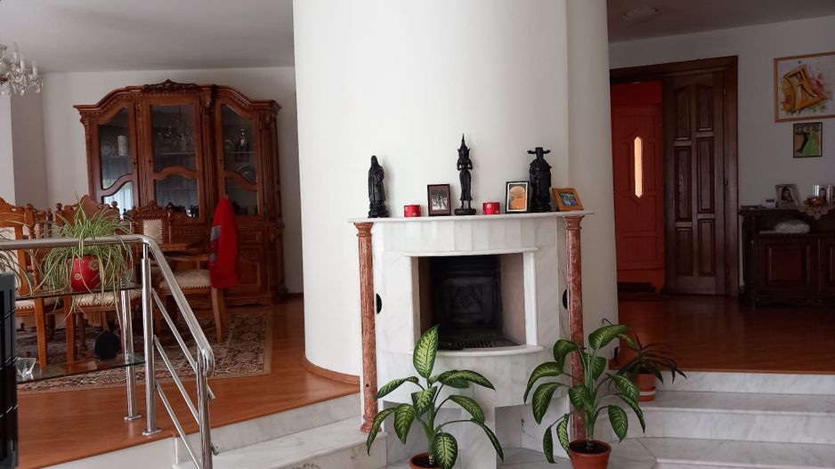 ageuropa.ro vinde casa 16 camere teren 1500mp in zona ULTRACENTRALA. - Poză 11