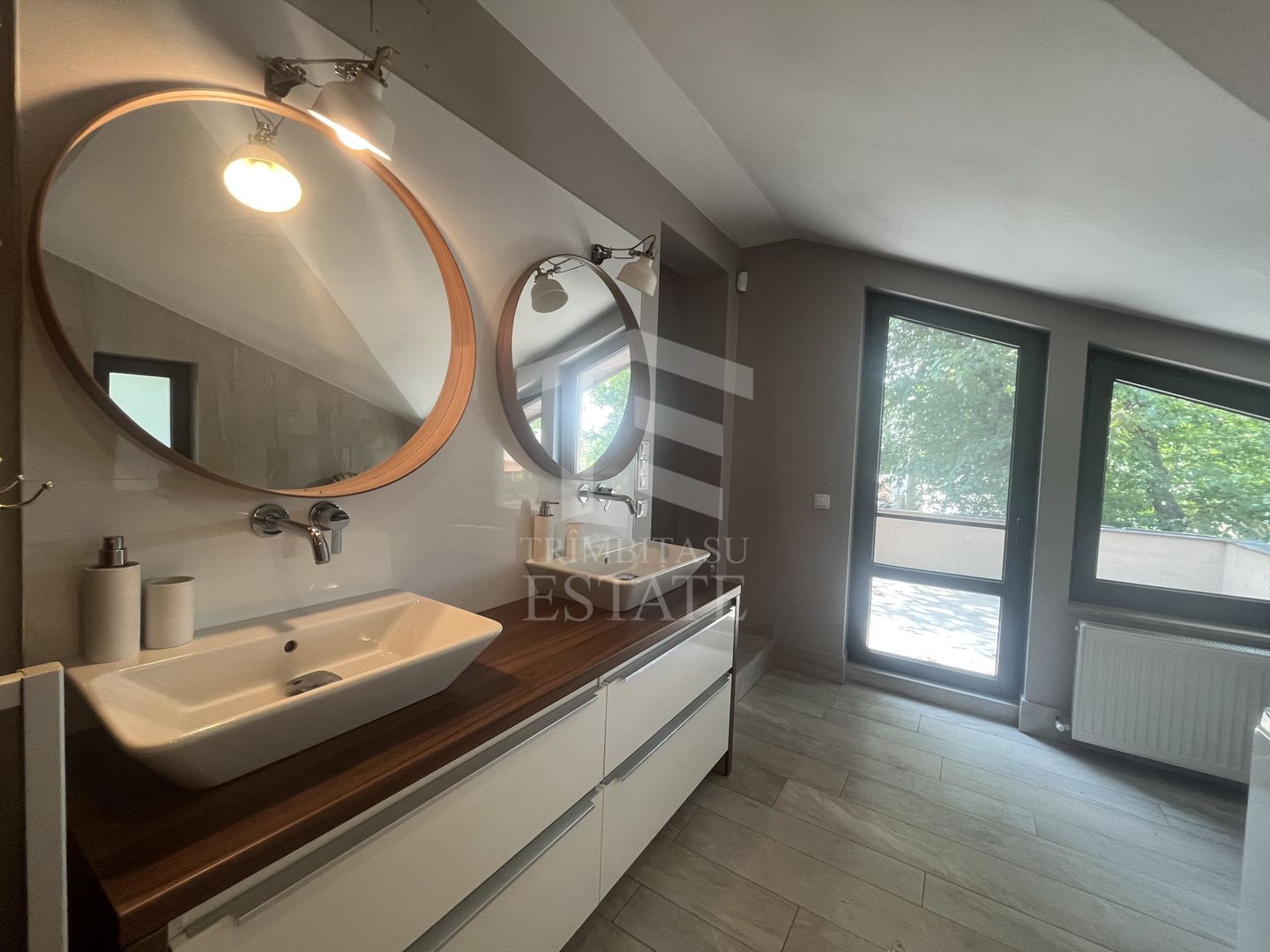 ANDRONACHE | Vila 4 Camere | Garaj  | Curte Verde | Ciubar & BBQ - Poză 13