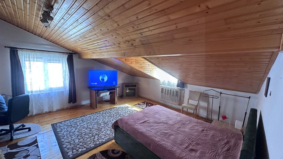 Apartament 3 camere decomandat  78 mp pivnita curte  in zona Centrala - Poză 2