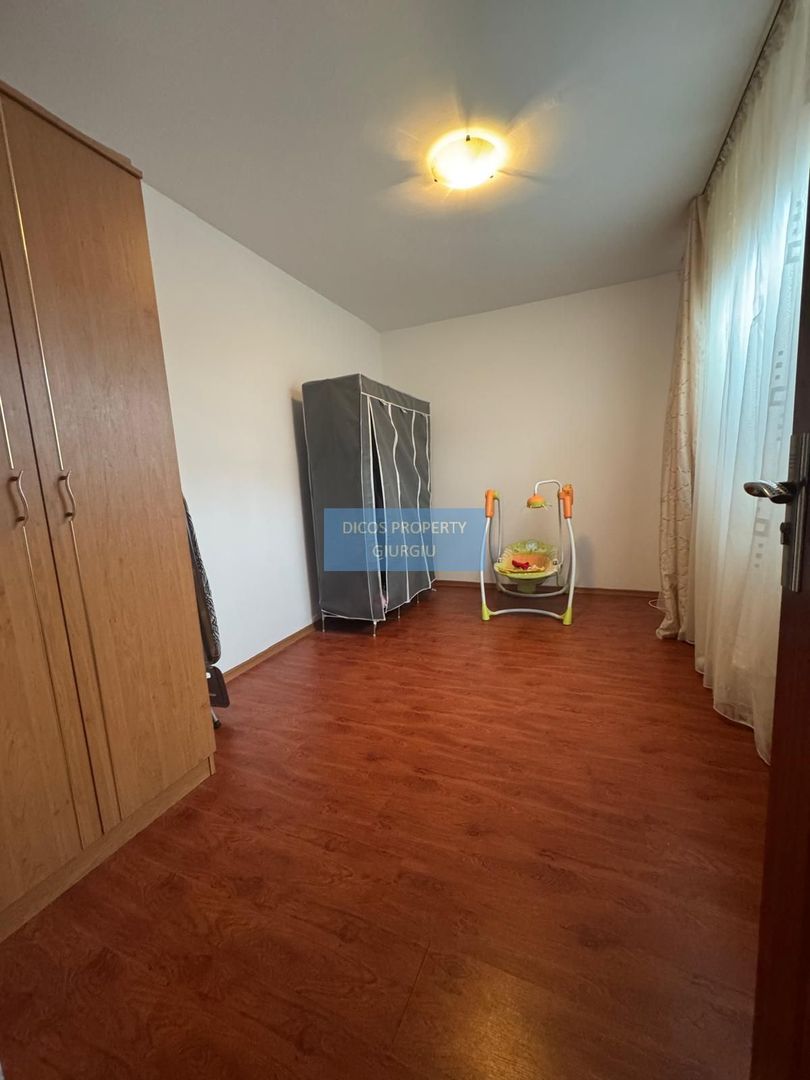 Casă de vânzare pe strada Sabarului - Poză 3