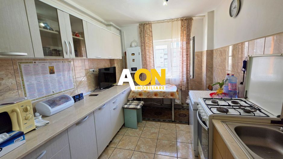 Apartament 3 camere, 65 mp utili, 2 bai, etaj 2, Cetate, zona Stadion - Poză 1