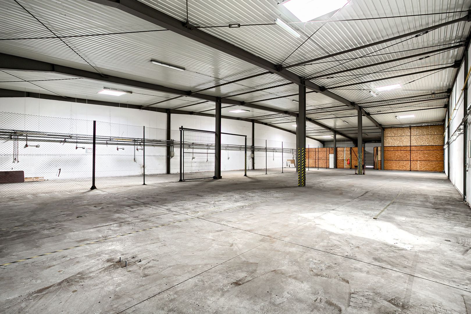 Hală Arad 883 mp - Poză 2