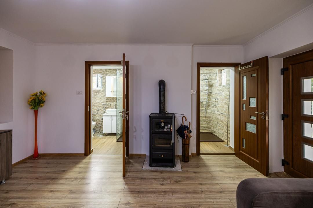 Casa parter, renovata, mobilata, gradina amenajata, str Petofi Sandor-Dumbravita - Poză 20