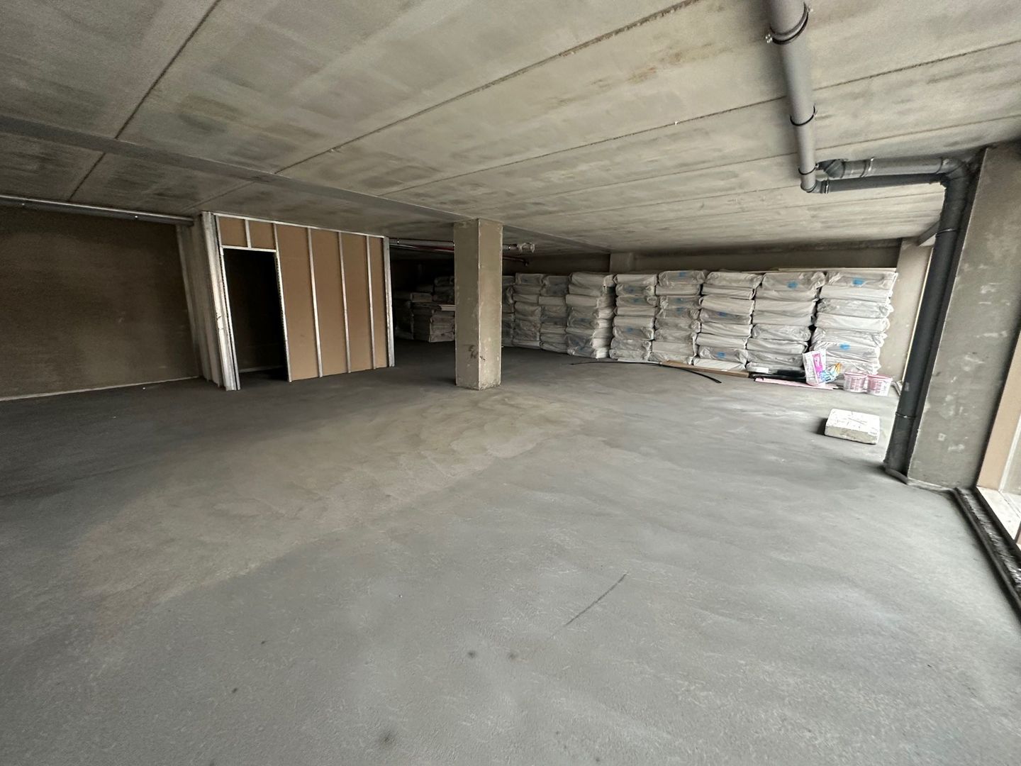 SPATIU COMERCIAL ZONA CENTRALA suprafta 168  MP - Poză 4