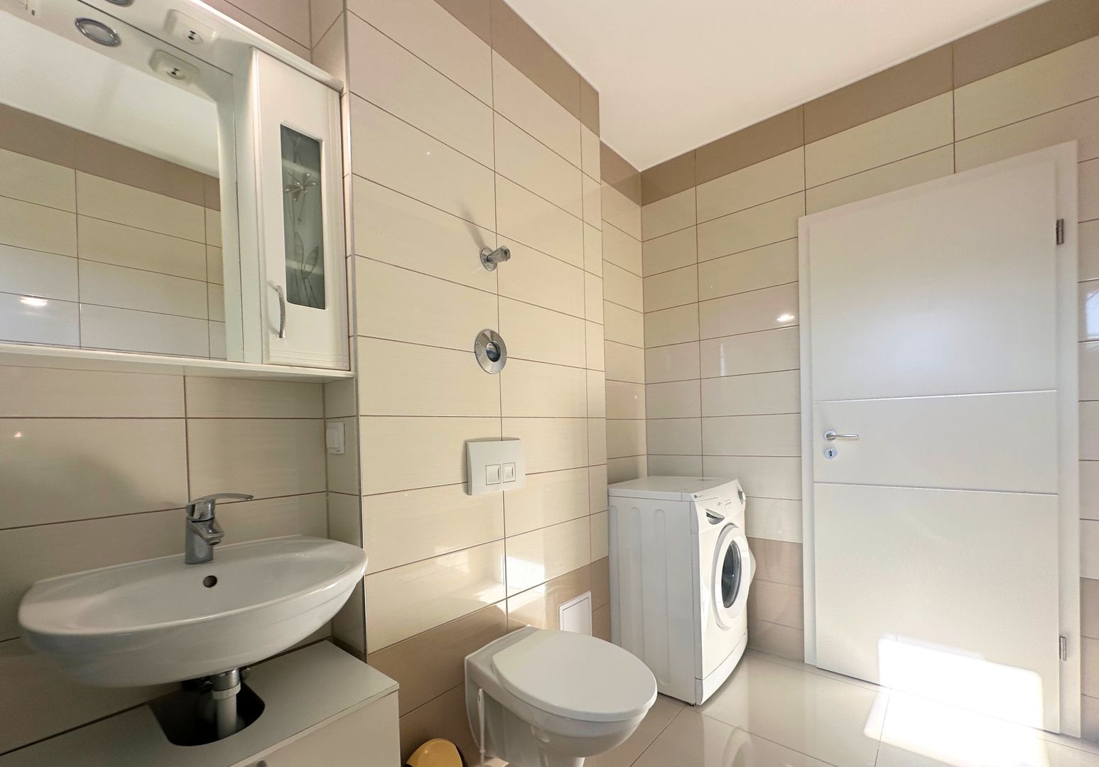 Apartament modern cu 2 camere și vedere spectaculoasă spre munți Avantgarden 3 - Poză 23