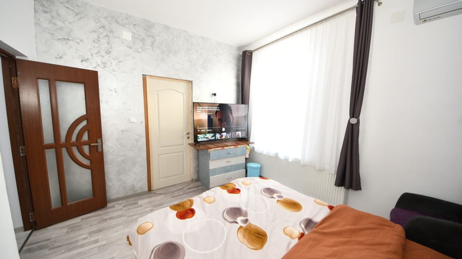 De vanzare casa cu 3 apartamente + anexa 75 mp, Comision 0% - Poză 23