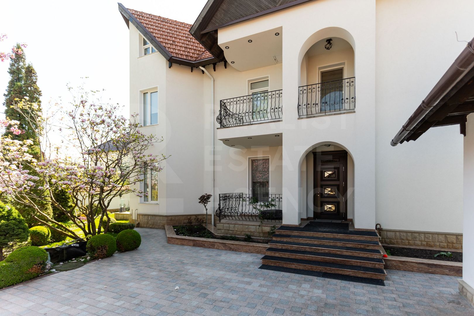 Chirie, casă, 3 nivele, 5 camere, strada Drumul Viilor, Telecentru - Poză 2