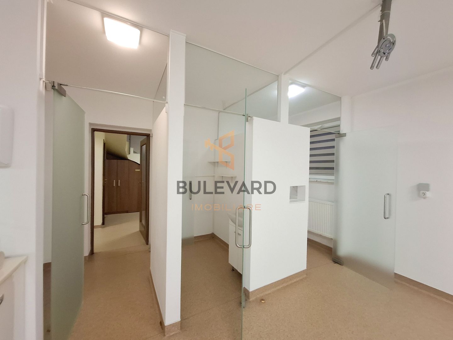 Spatiu comercial pretabil pentru activitati medicale, clinica! - Poză 17