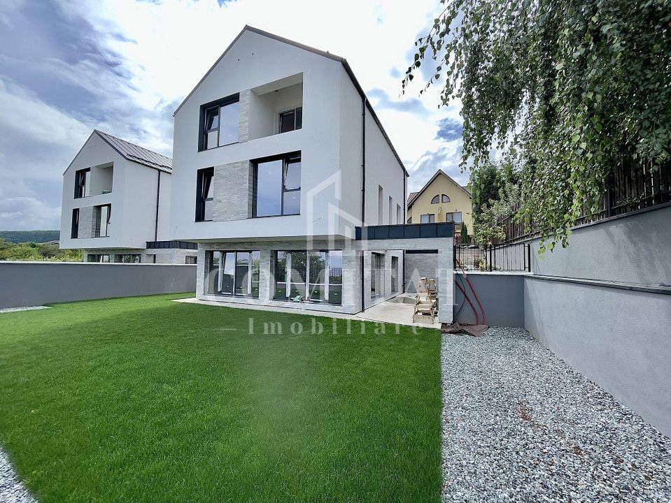 Casă individuală cu panoramă spre oraș zona de case și vile - Poză 1