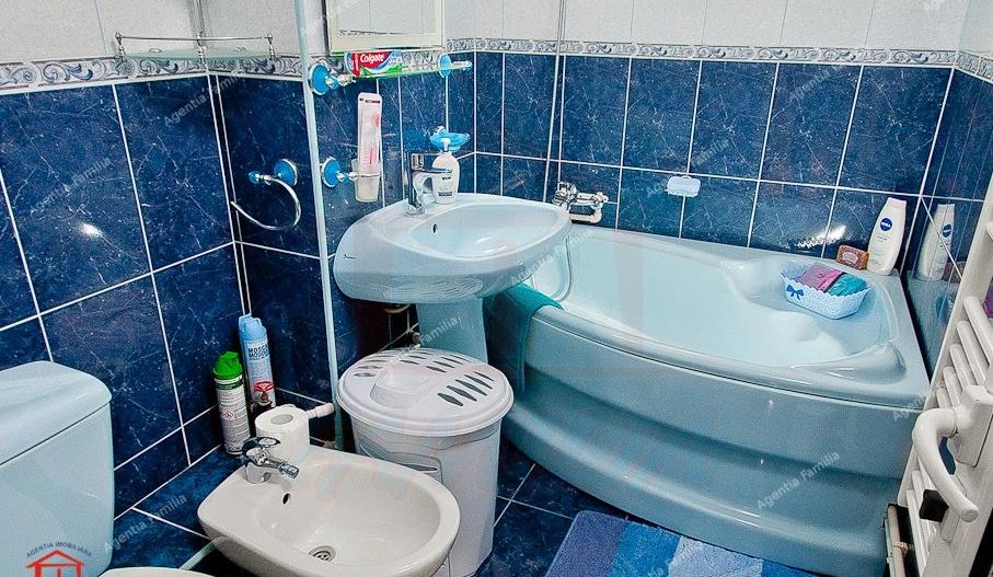 De închiriat apartament 3 camere, Micro 21 - Poză 7