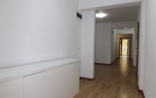 8 incaperi, 2 bai, centrala proprie, 3 locuri de parcare; Lipovei. - Poză 13