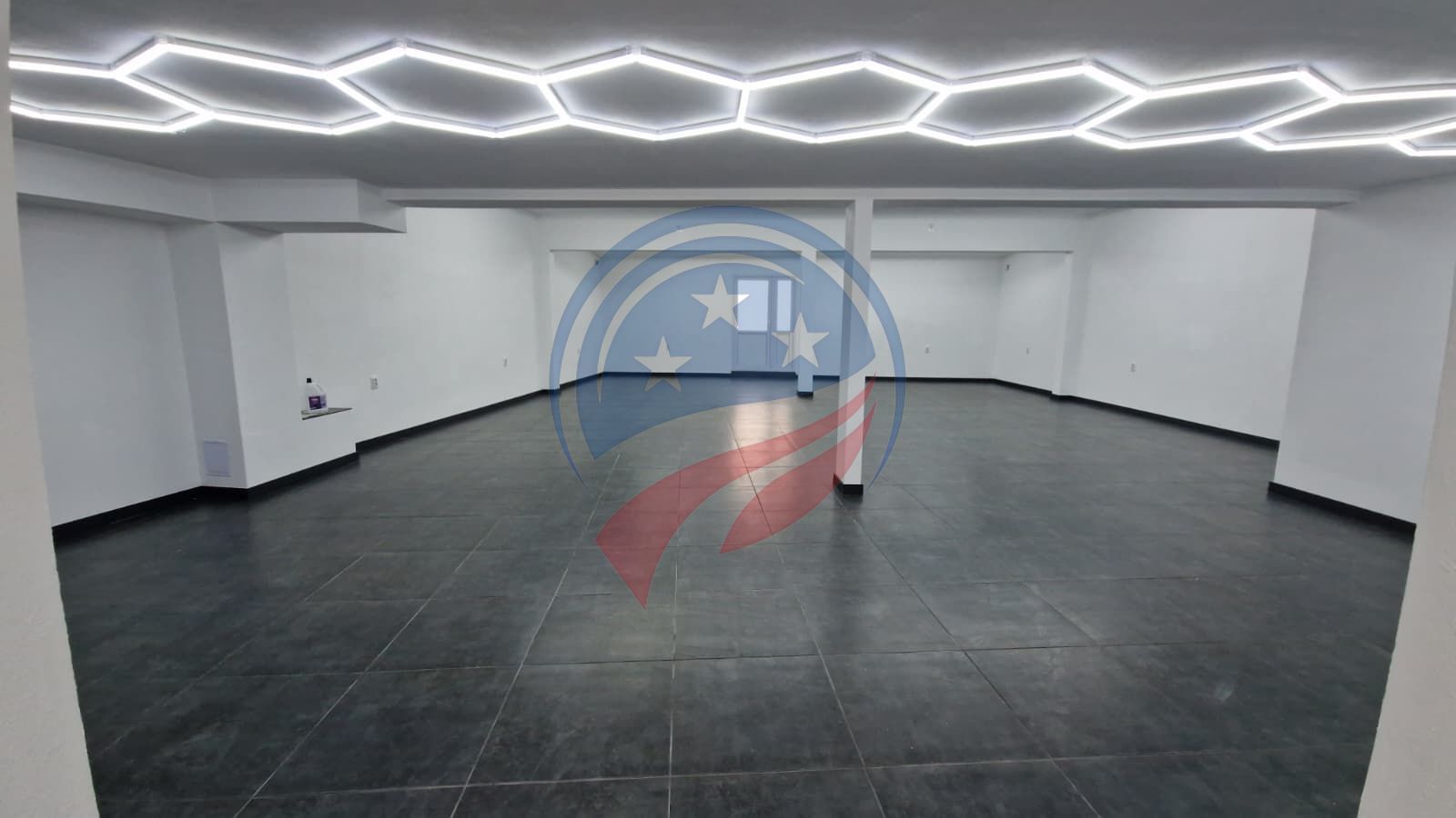 SPATIU COMERCIAL 150 mp  DE INCHIRIAT IN FILIASI , STADAL - CENTRAL - Poză 1
