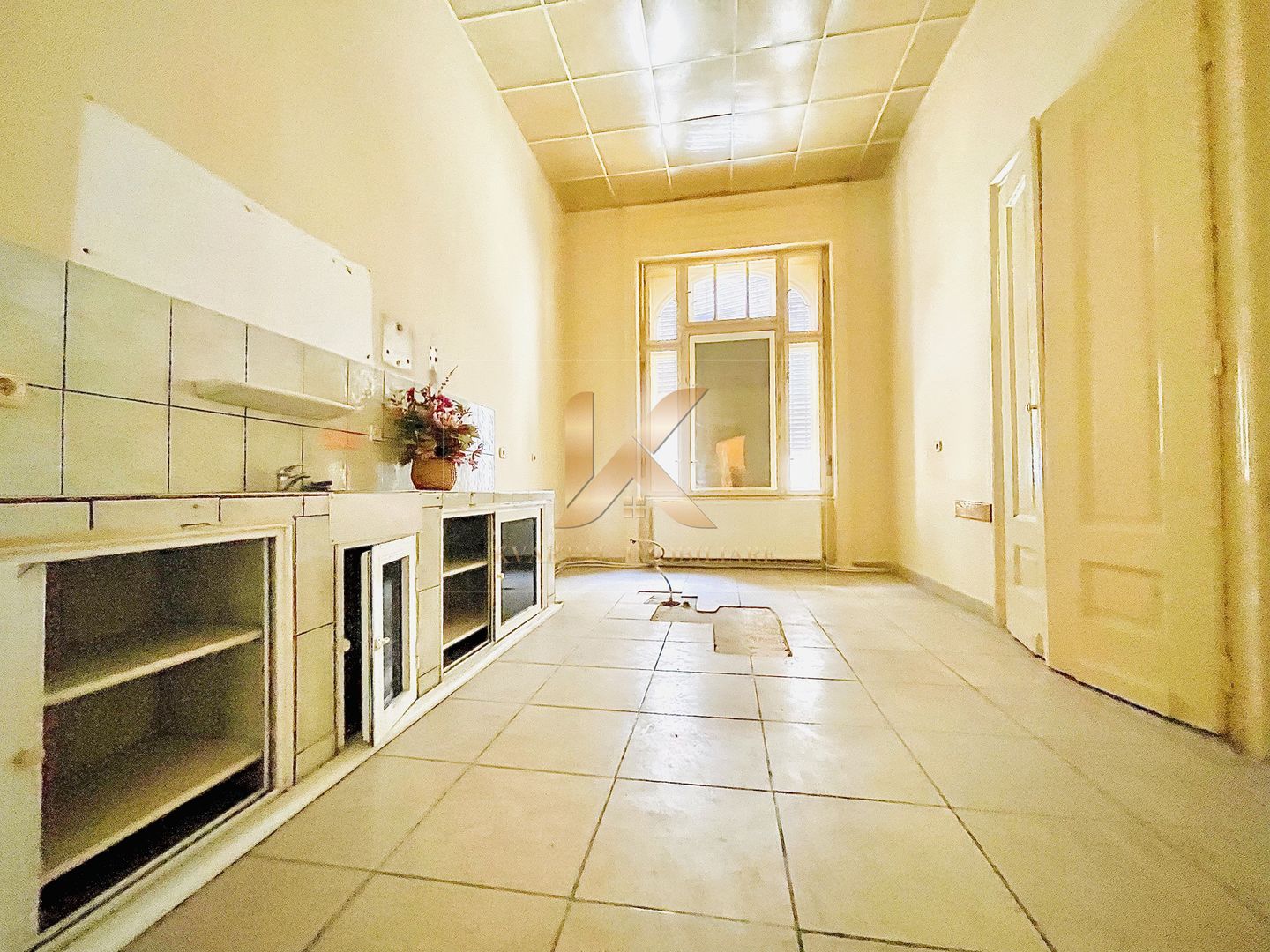Apartament deosebit cu istorie,  2 camere Palatul Bohus (Centru). - Poză 4