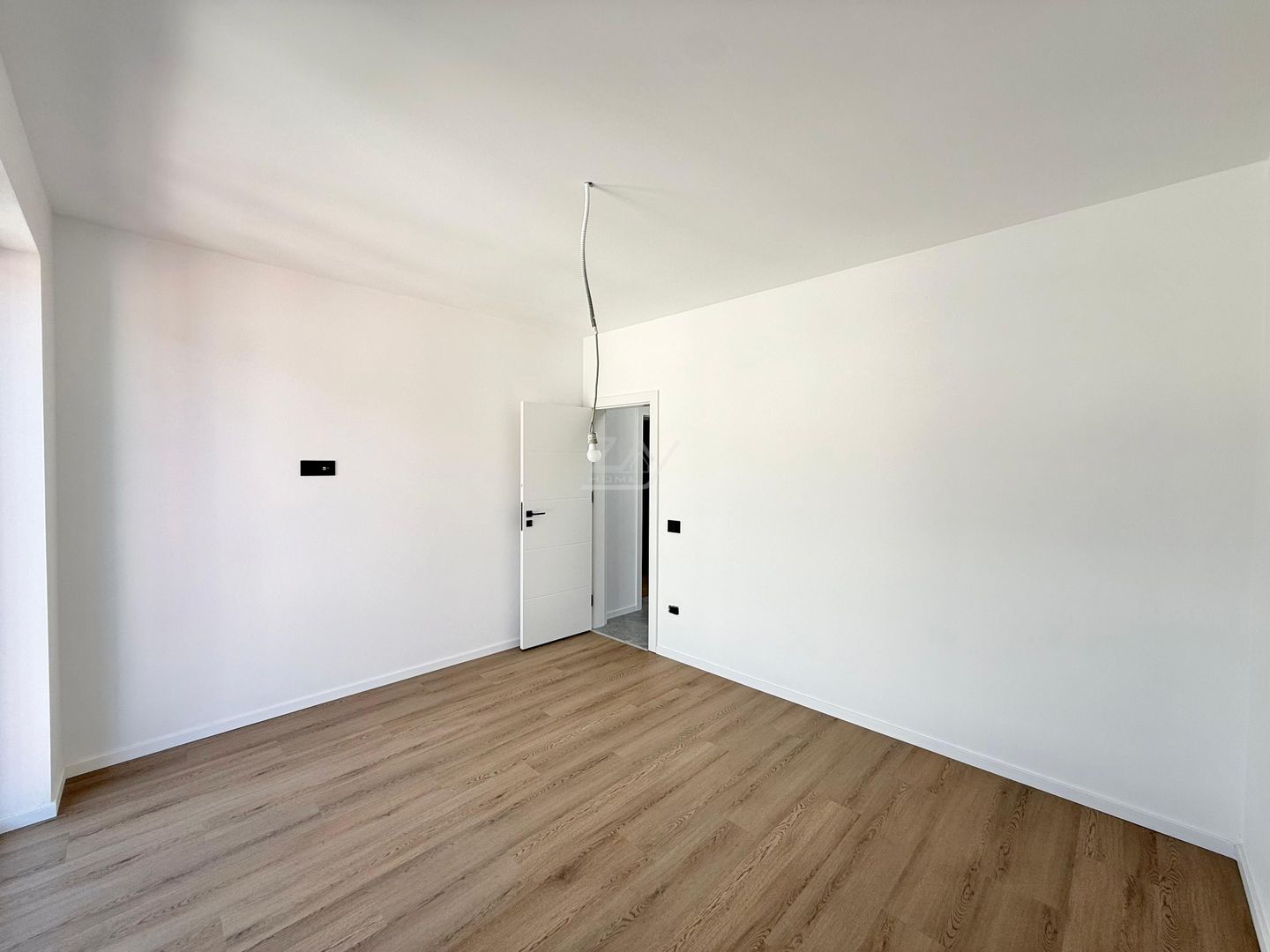 Ap pe 2 niveluri. 4 camere, 2 bai. 2 locuri de parcare. - Poză 12