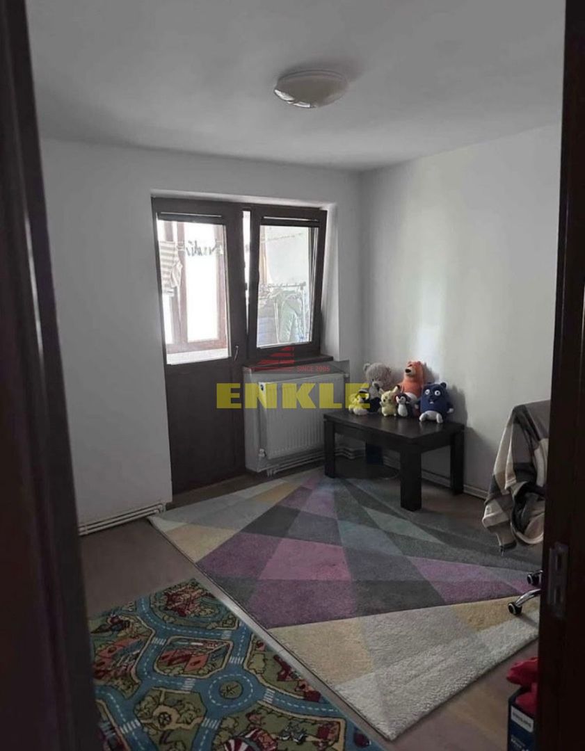 De vanzare apartament cu 2 camere, zona Scolii 7. - Poză 1