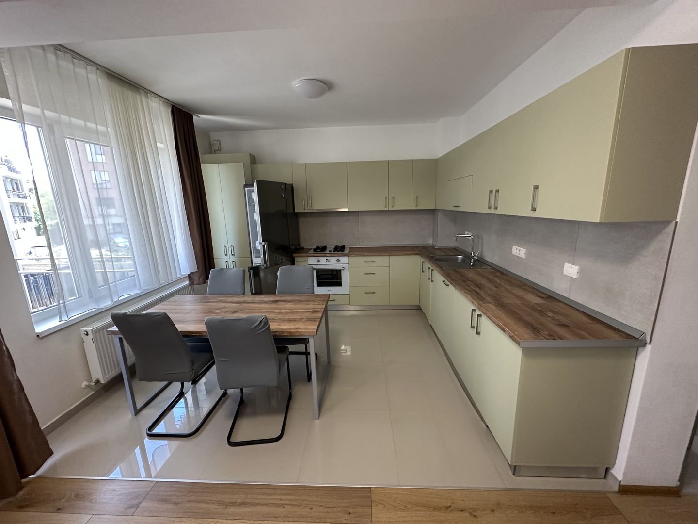 APARTAMENT DEOSEBIT - Poză 4