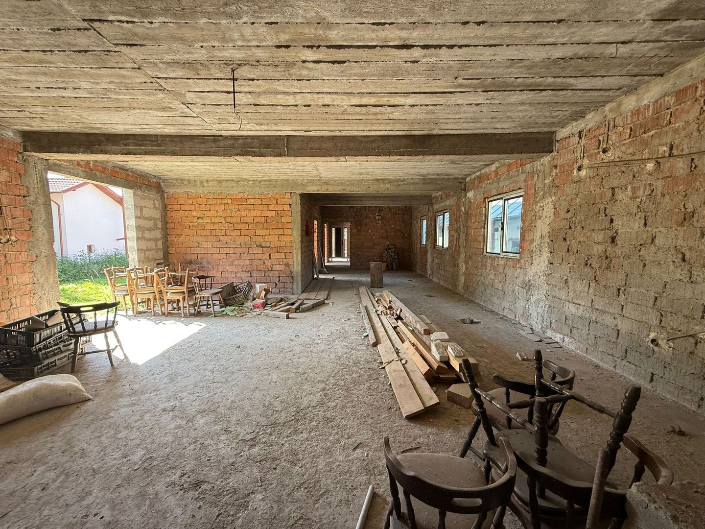 Vanzare casa cu 4 camere+anexe într-o zonă de poveste – Bezdead - Poză 6