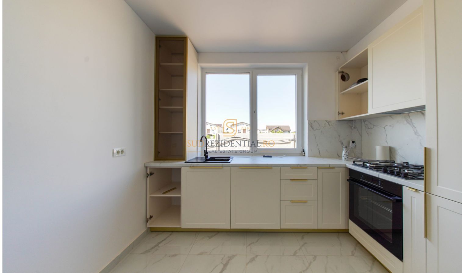 Vila tip duplex, 4 camere, ansamblu cu piscina si acces securizat - Poză 18