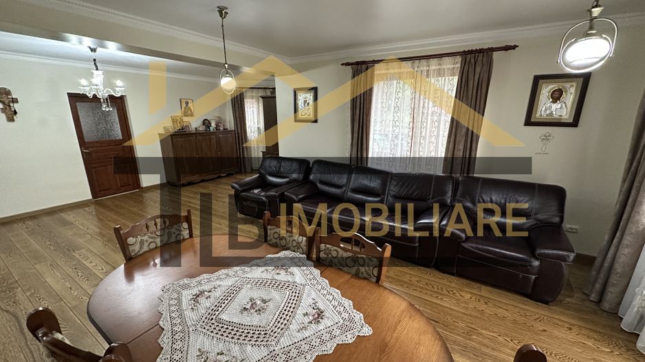 Vila cu 8 camere de vanzare, teren 1580mp, Zona Praid - Poză 22