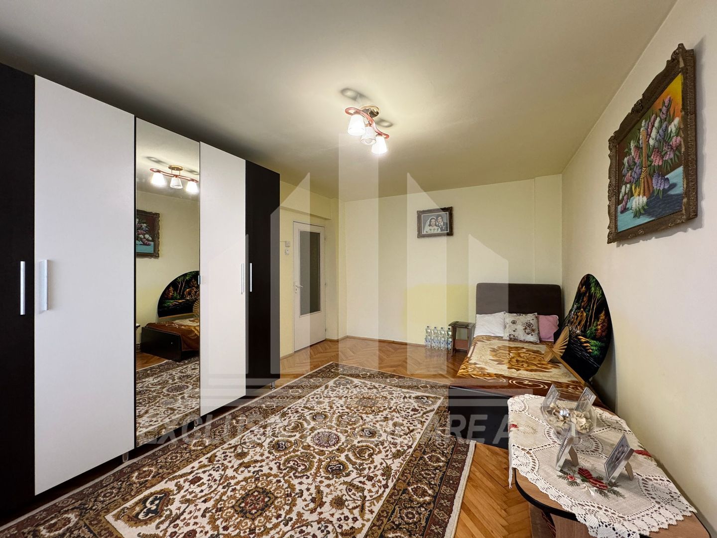 Apartament cu 4 camere decomandate, Centru - Poză 2