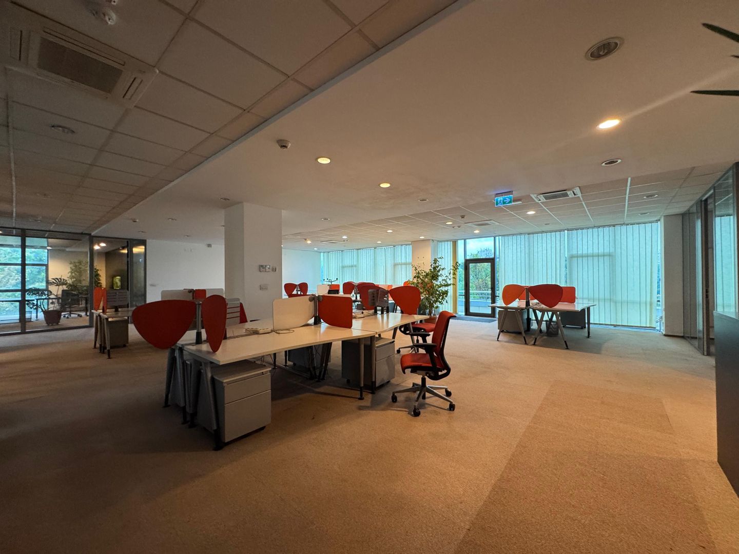 SPATIU DE BIROURI | SPLAIUL UNIRII | 7 locuri de parcare - Poză 2