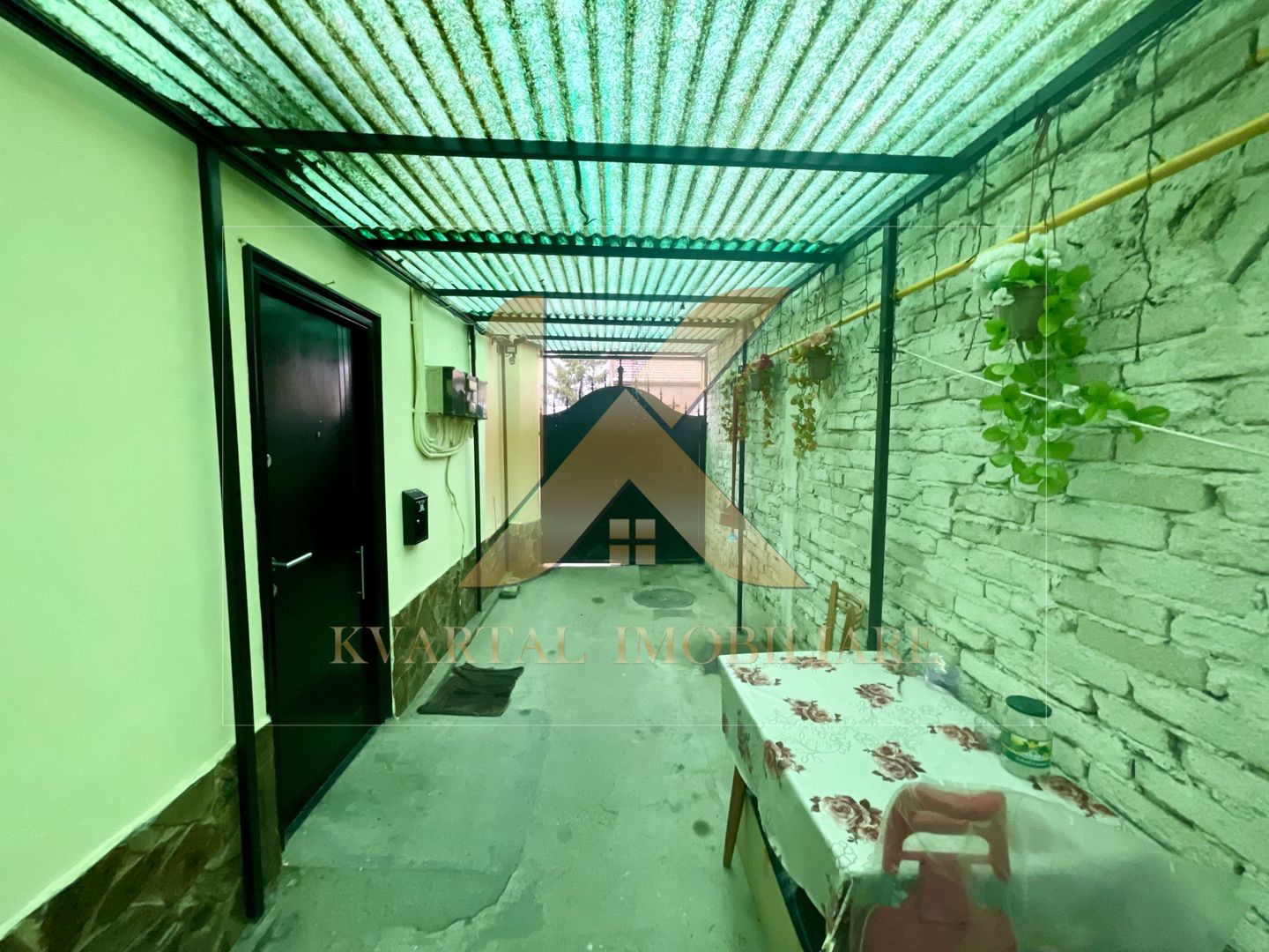 Apartament la casă 2 camere , 50 mp decomandat , Zona Pârneava ! - Poză 1