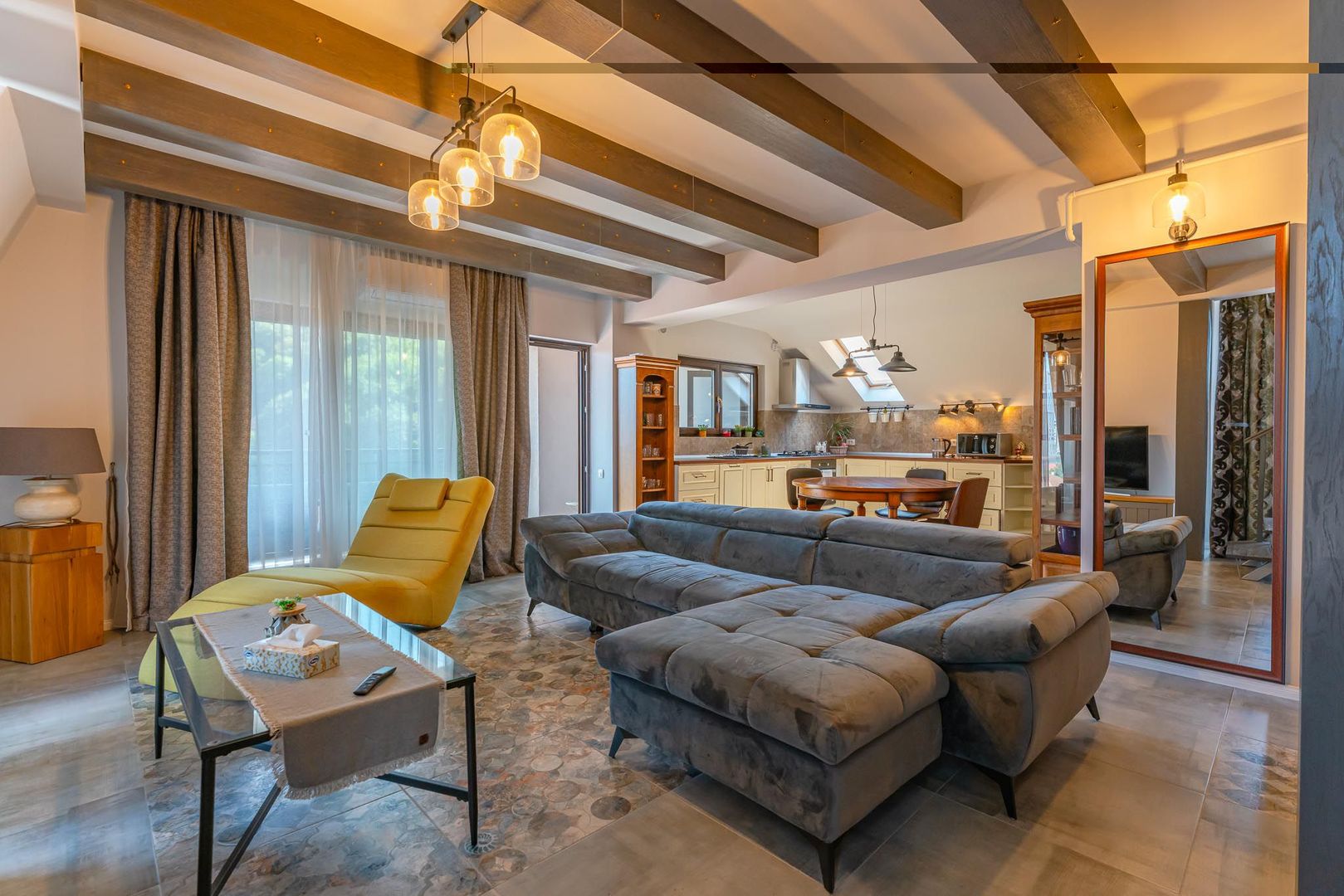 Mobilat și utilat modern, cu două locuri de parcare subterane - Poză 1