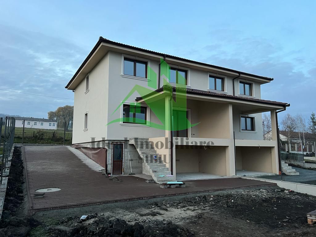 Casa Tip Duplex cu 4 camere si 366 mp teren, in Cisandie - Poză 2