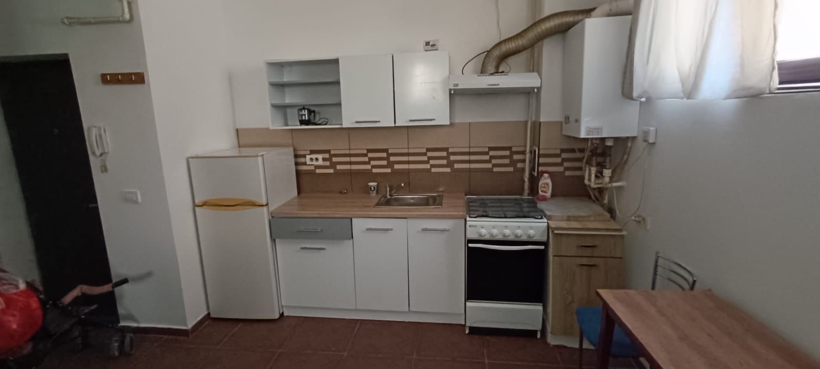 Închiriez apartament 2 camere ,Str Tineretului - Poză 2
